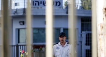 Rights group urges Israeli government to vaccinate prisoners, being at-risk population