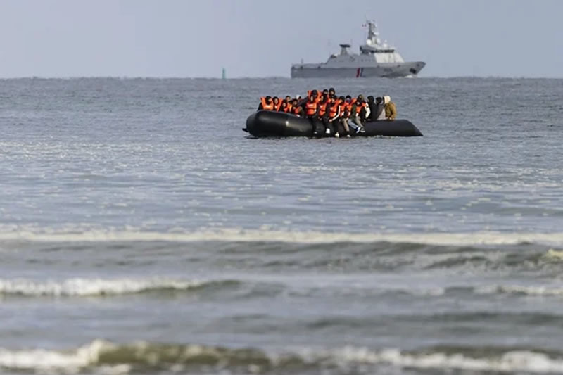 French authorities rescue 107 migrants in the English Channel on Christmas Day