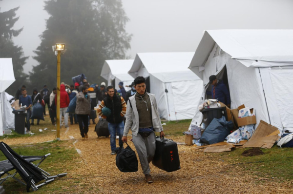 hamburg to build more temporary tents for asylum seekers amidst growing refugee crisis