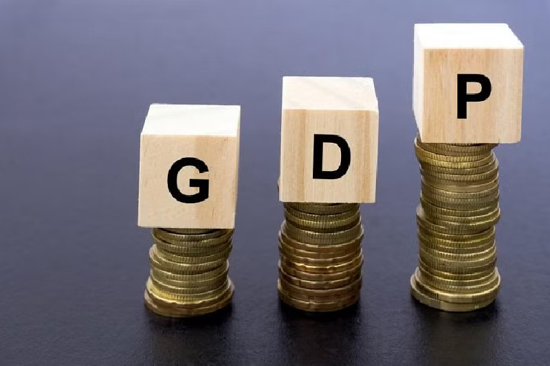 India’s GDP rises, yet stagnant consumption and low savings prevail