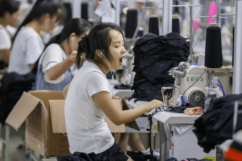 Chinese Companies Start to Say Goodbye to Long Work Hours