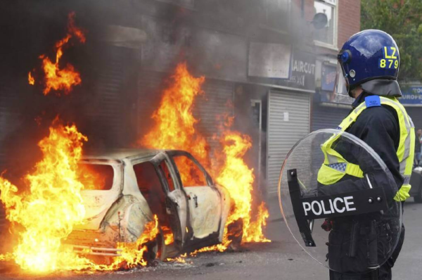 Can UK PM Keir Starmer bring in control the most violent rioting in England in 13 years?